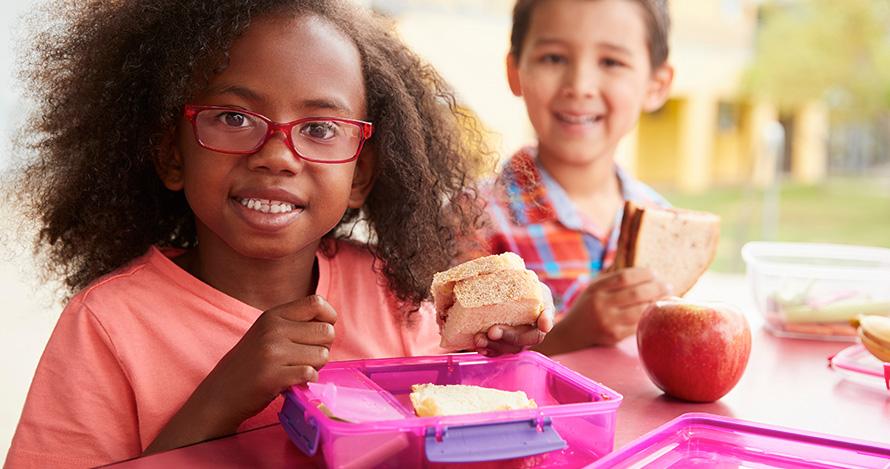 Eating Better Together: 6 Tips to Promote Healthy Eating Habits During Summer